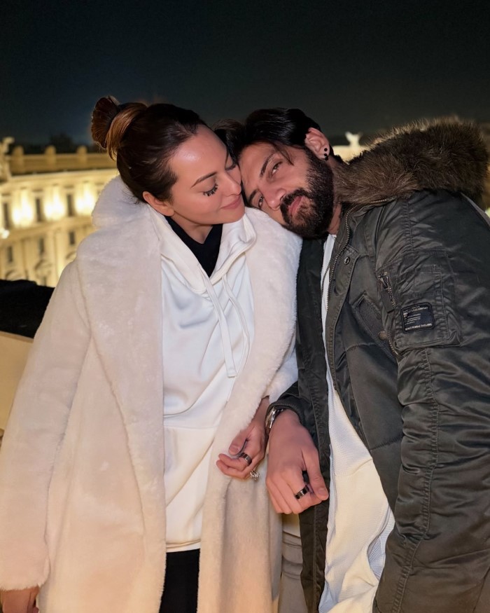 Their strong chemistry was evident as they explored the city's historic sites, with fans loving the adorable glimpses of their relationship.