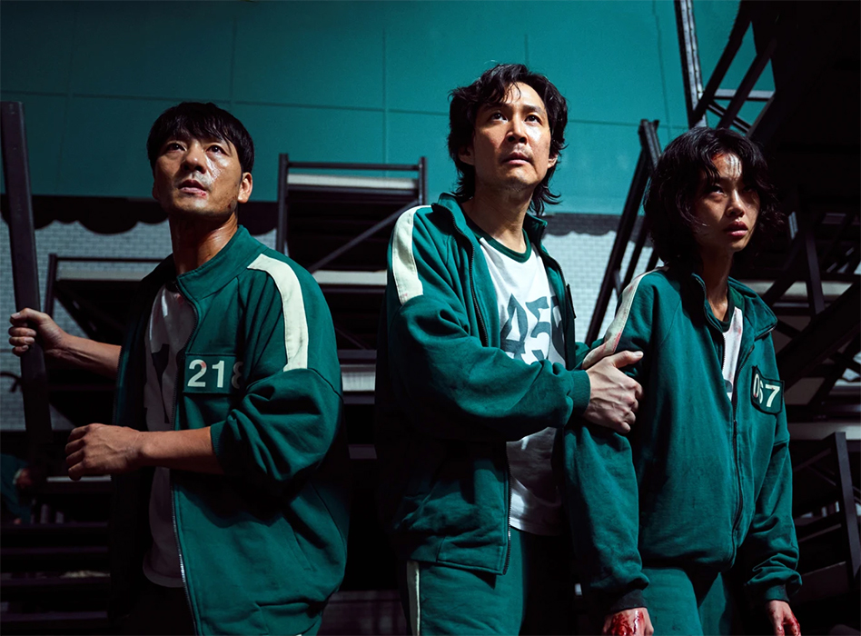 Statues are Real People: The statues seen in the show are not CGI or animatronics; they are actual people, adding a unique and eerie touch to the scenes.