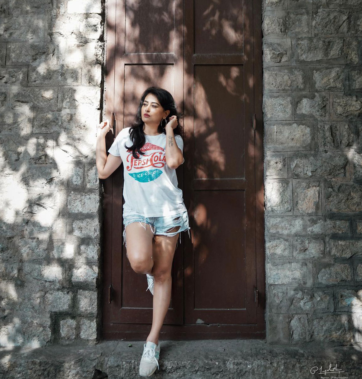 Nidhi Subbaiah flaunts her casual look