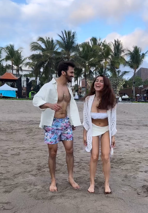 Bhushan Pradhan, Anusha Dandekar was in relationships with Jason Shah and Karan Kundrra. Her past relationships have been in the spotlight