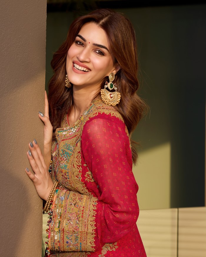 Kriti Sanon - Crew