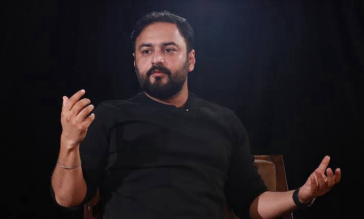 Amar Kaushik took viewers on a rollercoaster ride of laughter and horror with Stree 2 in 2024. He brought together Rajkummar Rao, Shraddha Kapoor, Aparshakti Khurana, Pankaj Tripathi