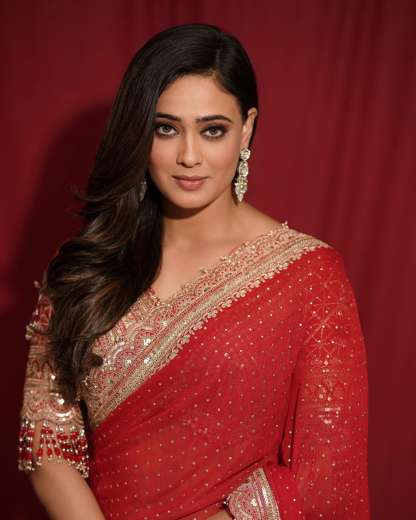 Despite facing personal hurdles, Tiwari has maintained her status as a leading figure in television, amassing a net worth of 81 crores.