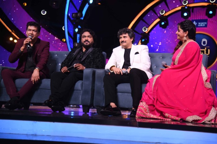 Zee Kannada Saregamapa new season Rajesh Krishnan joined as guest with Arjun Janya and Vijay Prakash