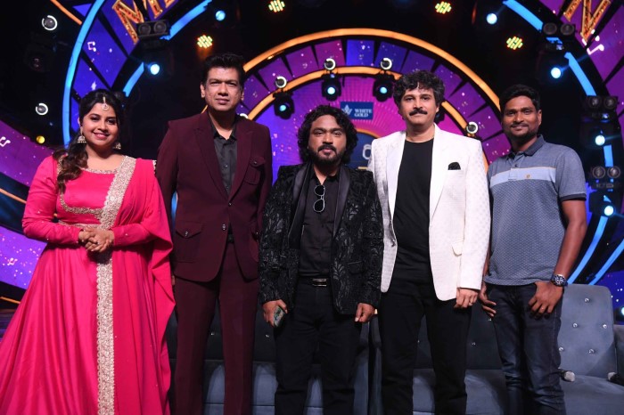 Zee Kannada Saregamapa new season Rajesh Krishnan joined as guest with Arjun Janya and Vijay Prakash