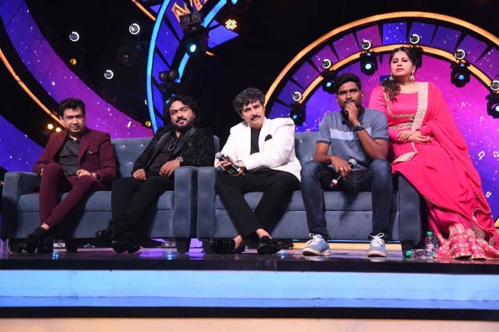 Zee Kannada Saregamapa new season Rajesh Krishnan joined as guest with Arjun Janya and Vijay Prakash