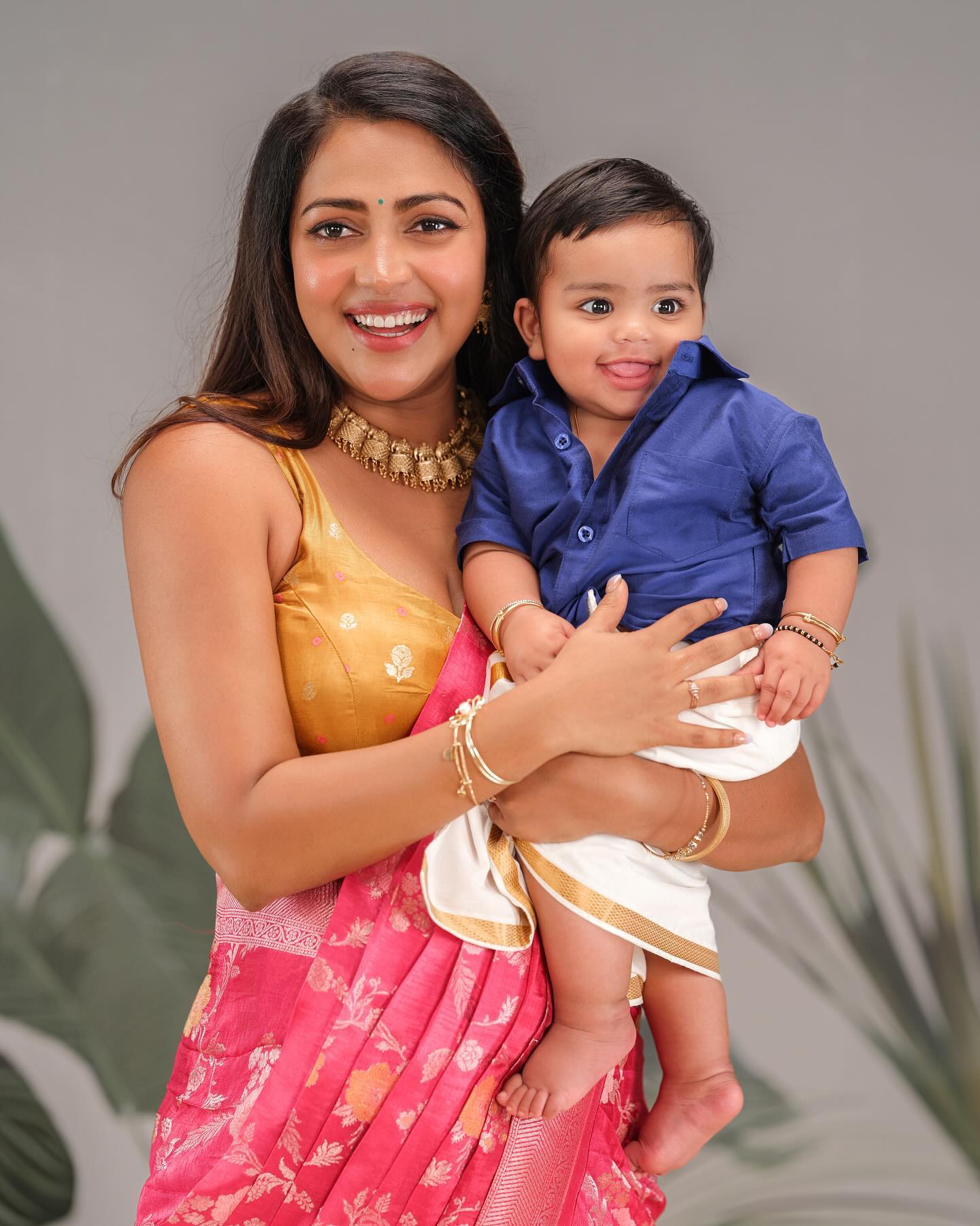 Amala Paul's Pongal special Photoshoot with son Ilai.