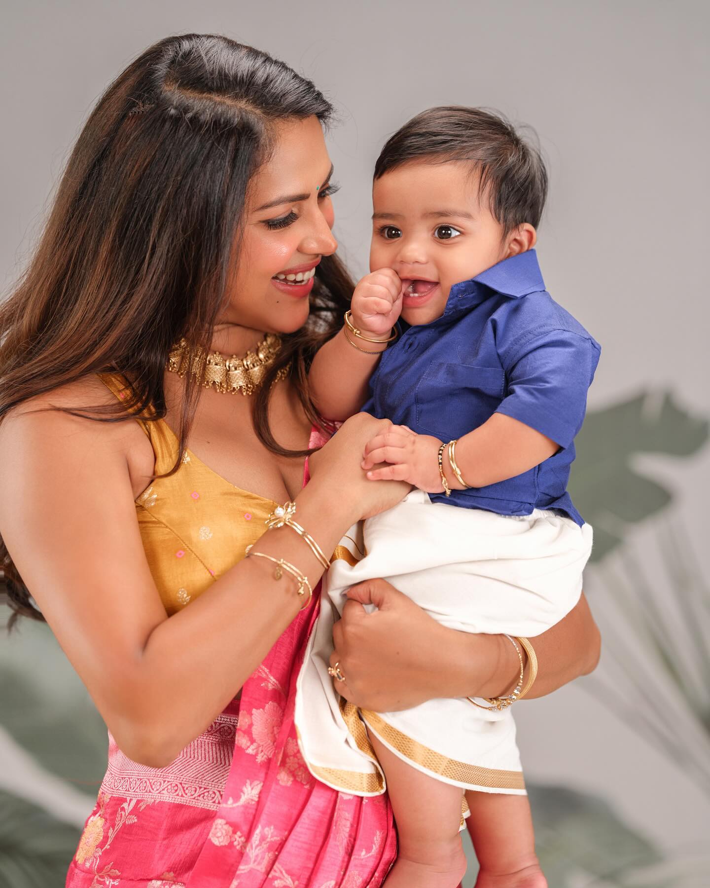 Amala Paul's Pongal special Photoshoot with son Ilai.