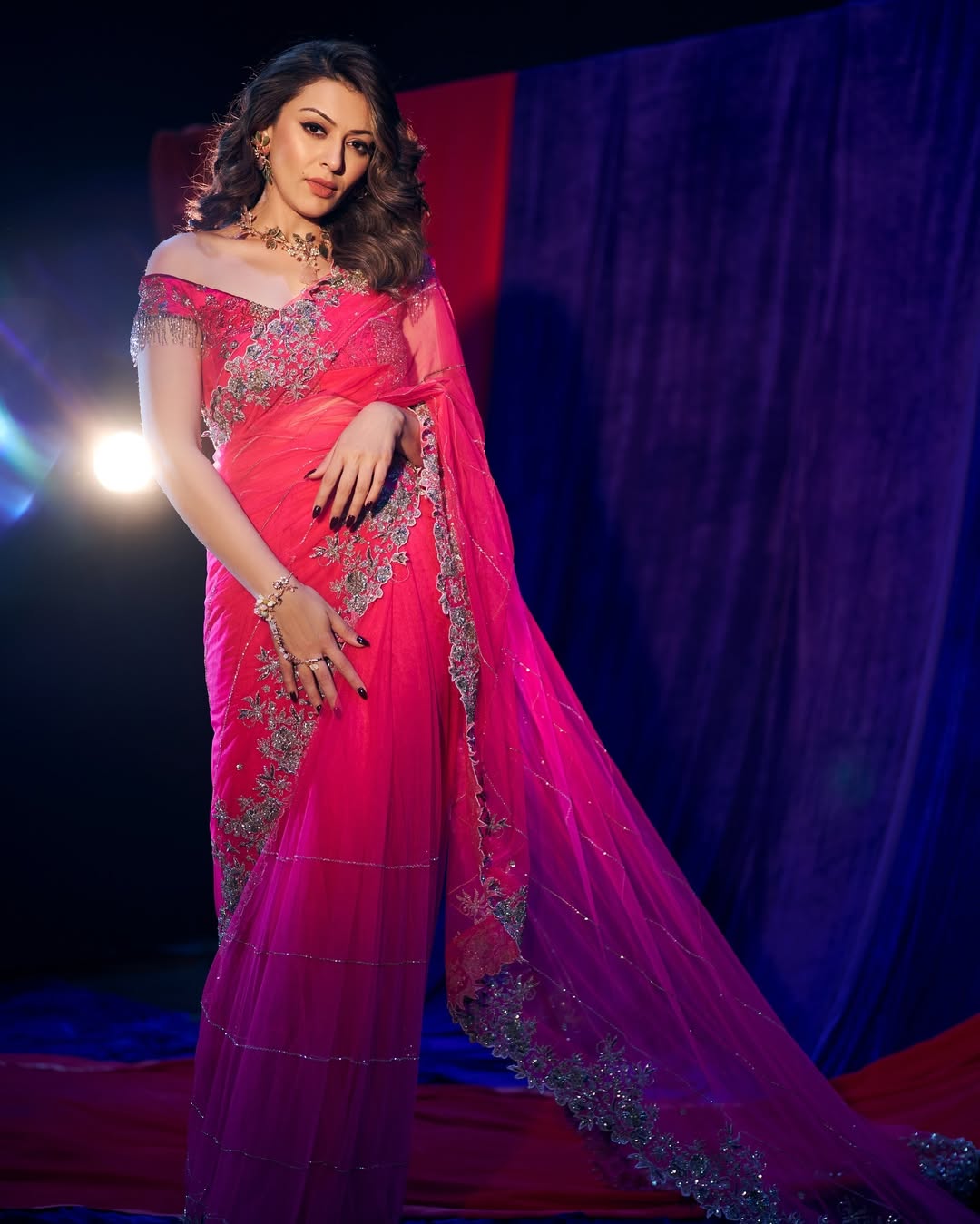 Actress Hansika motwani Serves Fiery Look In pink Saree