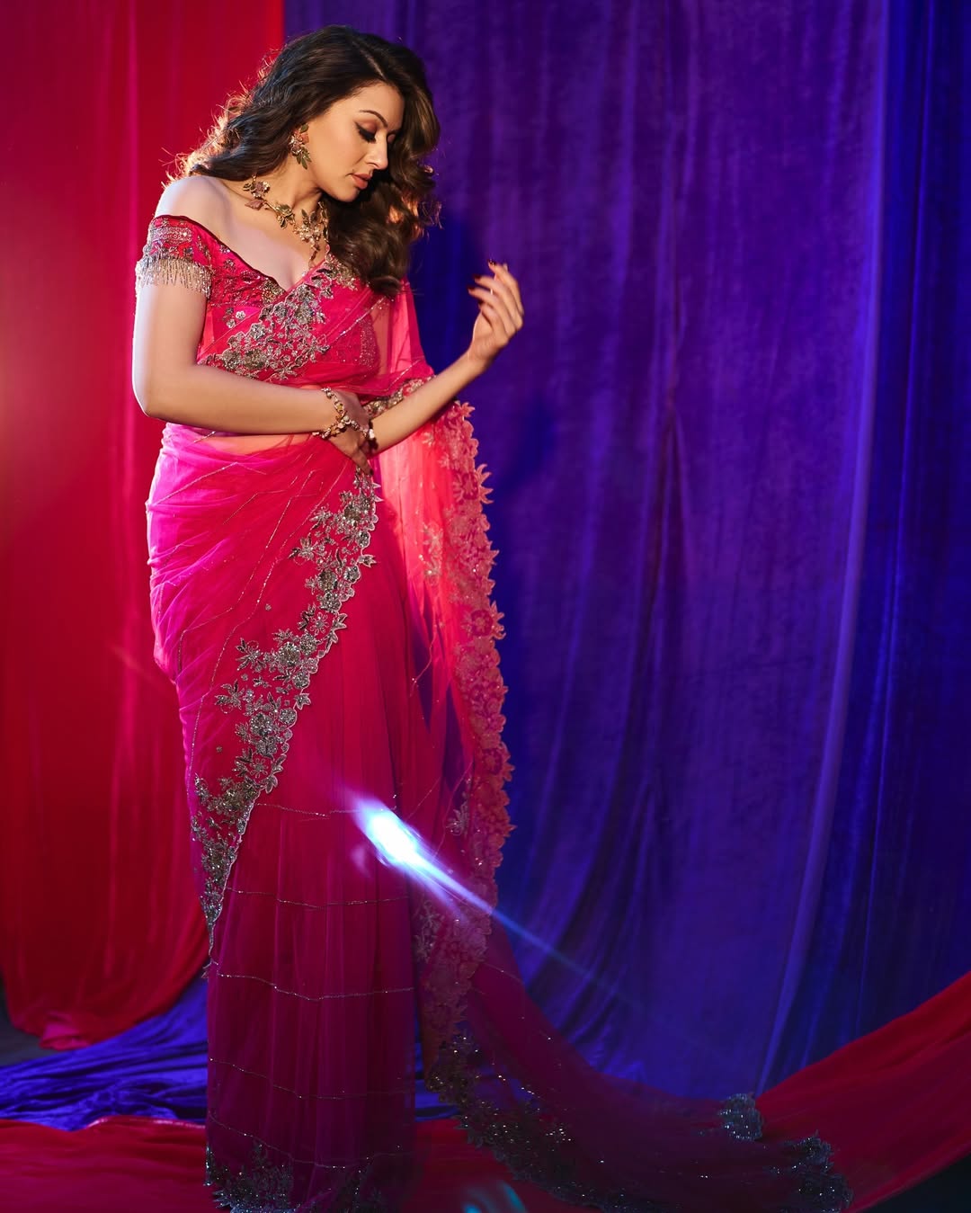 Actress Hansika motwani Serves Fiery Look In pink Saree