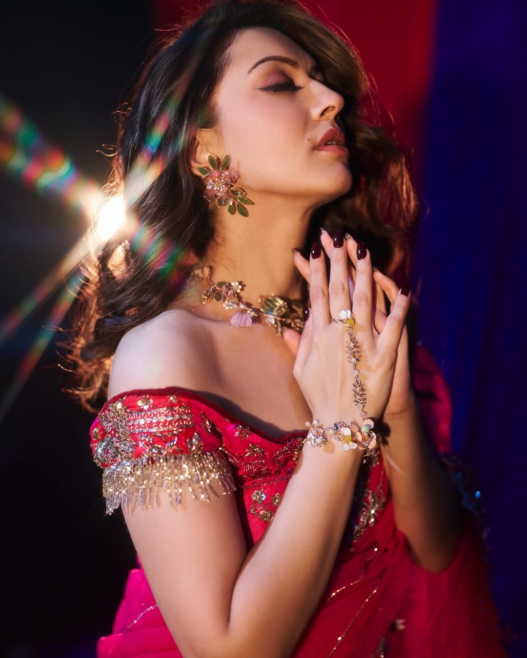 Actress Hansika motwani Serves Fiery Look In pink Saree