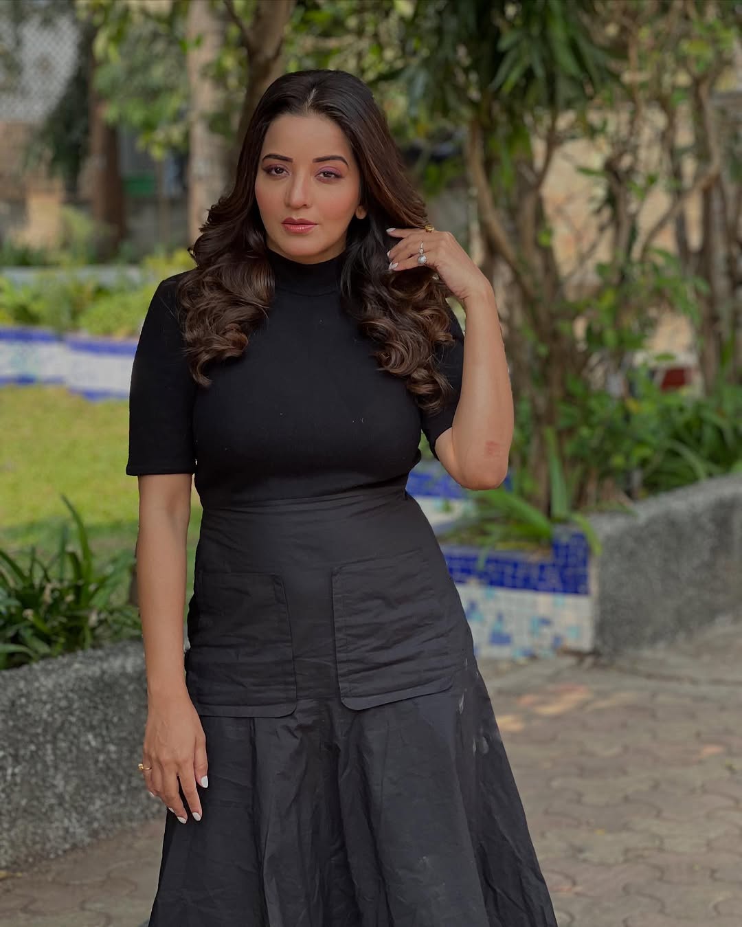 Monalisa Stuns In Chic Black Outfit