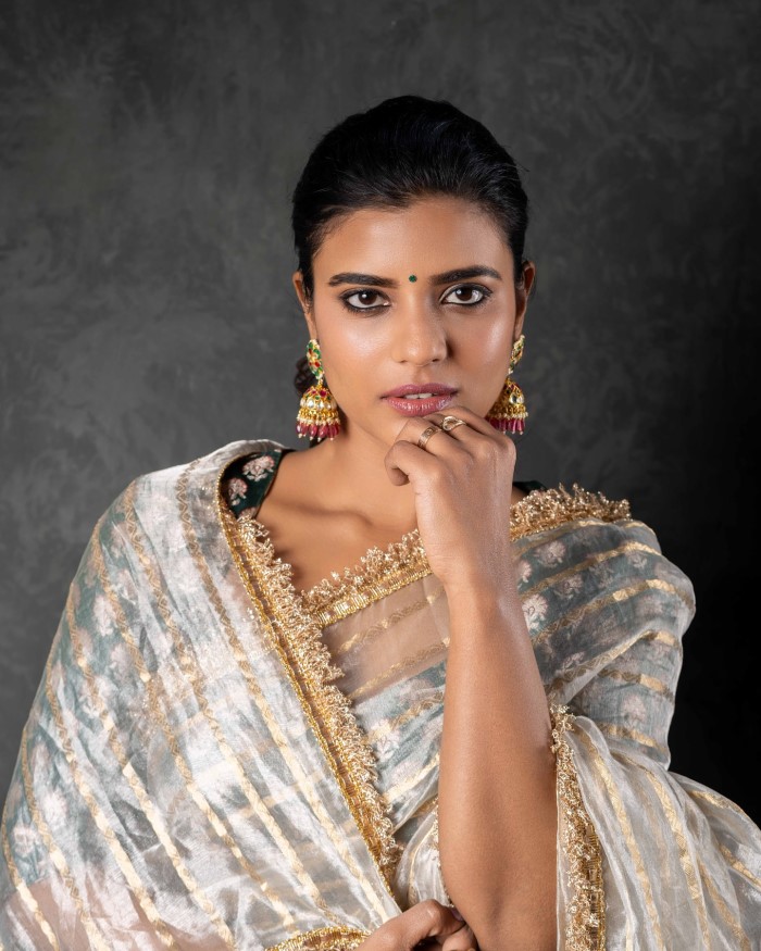Aishwarya Rajesh's Stunning Saree Photoshoot: A Blend of Elegance And Grace