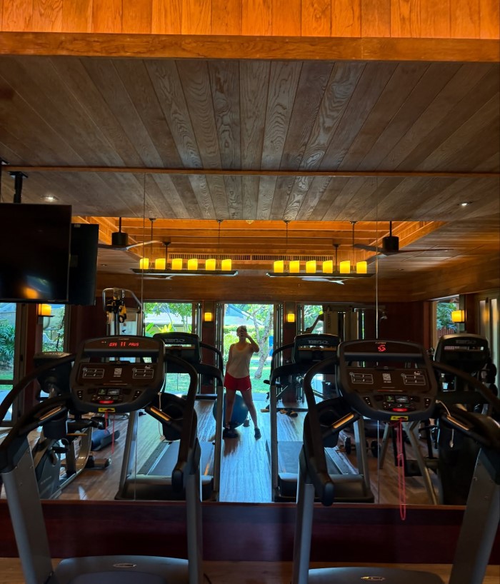 Alia's serene expression and focus on her workout reflect her dedication to maintaining a healthy lifestyle, even while on vacation.