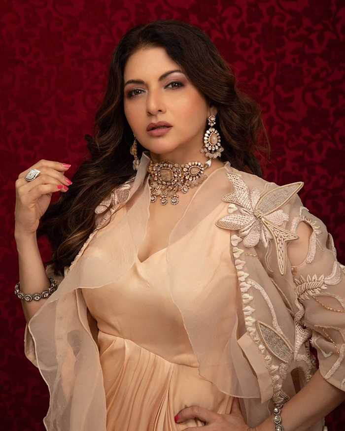 Bhagyashree Troll For Left Film Industry Because Of Her Husband Insecurity