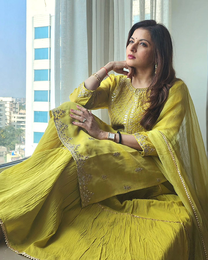 Bhagyashree Troll For Left Film Industry Because Of Her Husband Insecurity