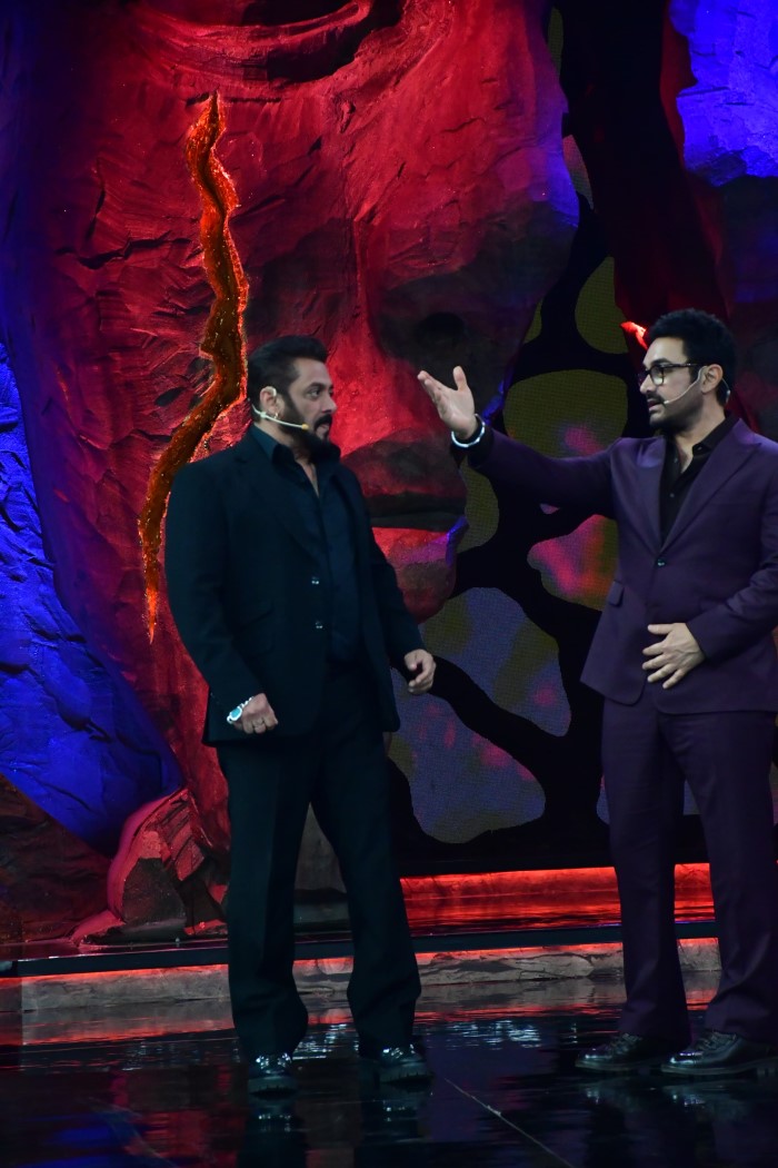 Salman Khan's Hosting: Salman Khan, the show's host, will be adding his signature style and charisma, making the evening unforgettable for viewers.