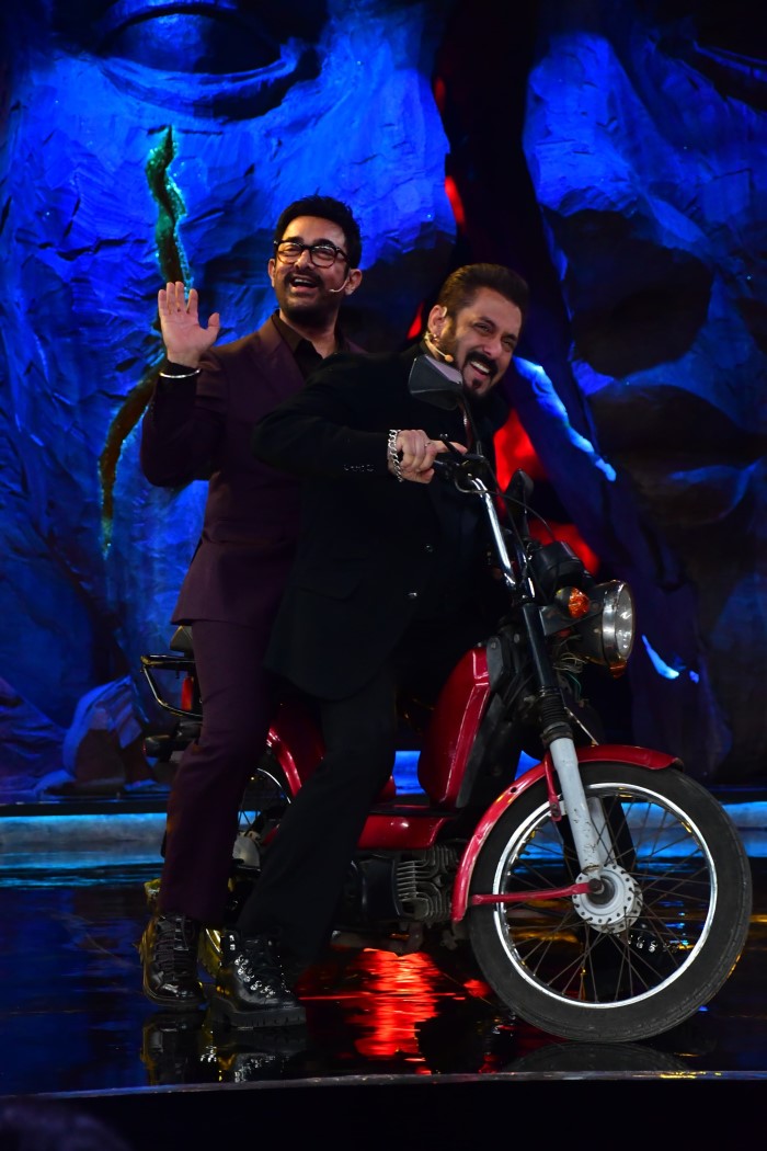 Fans are eagerly anticipating the interactions and camaraderie between the stars, especially the onscreen chemistry between Aamir Khan and Salman Khan.