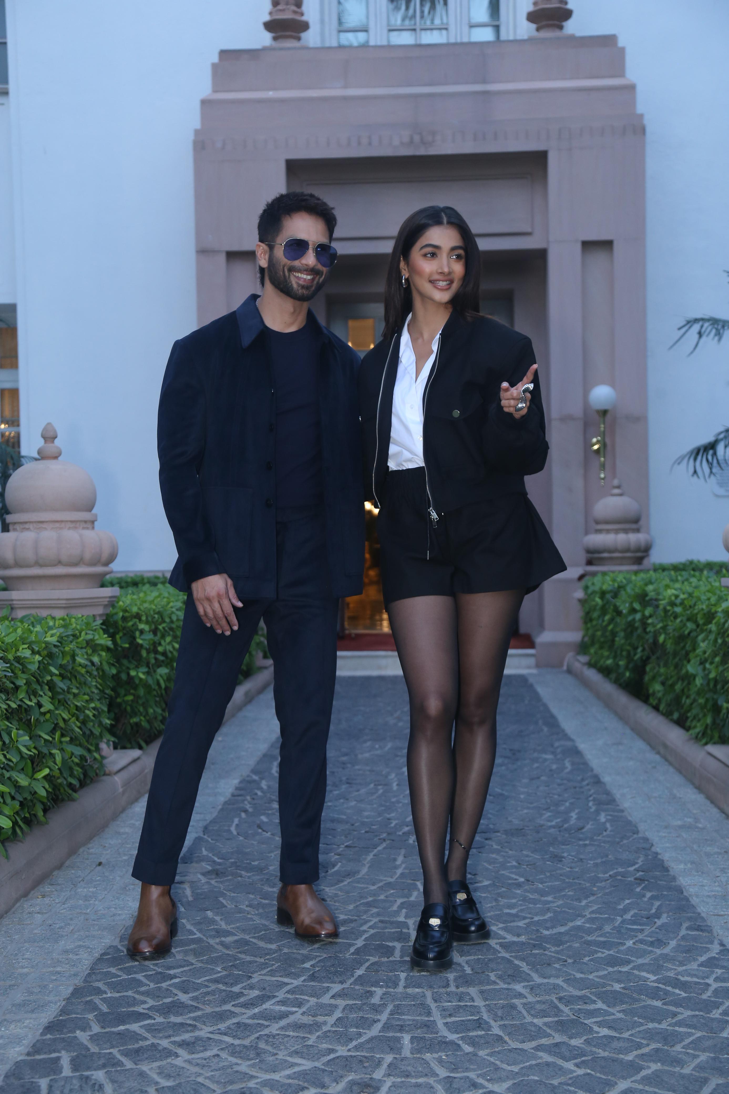 Candid Moments Of Pooja Hegde And Shahid Kapoor Promoting 