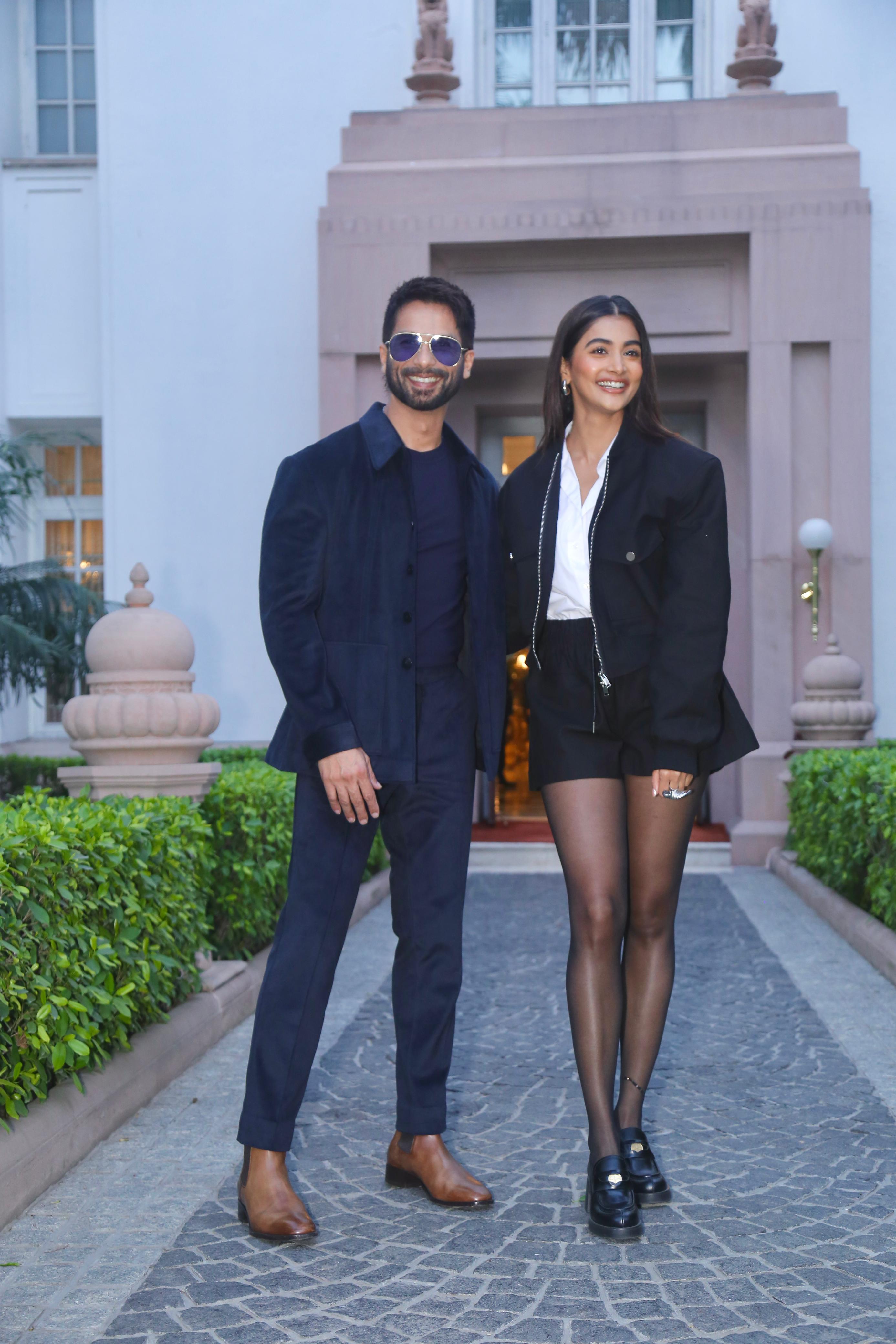 Candid Moments Of Pooja Hegde And Shahid Kapoor Promoting 