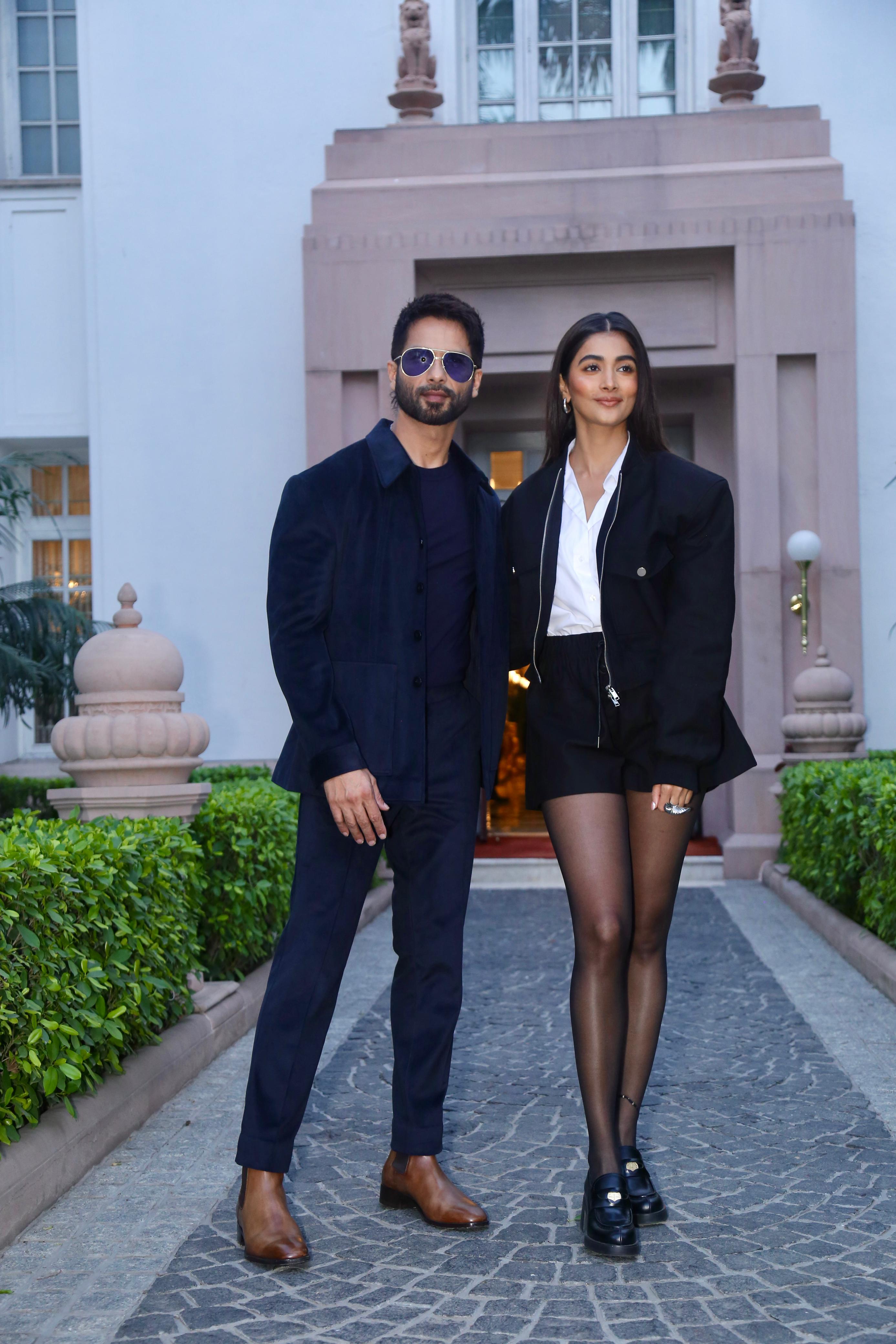 Candid Moments Of Pooja Hegde And Shahid Kapoor Promoting 