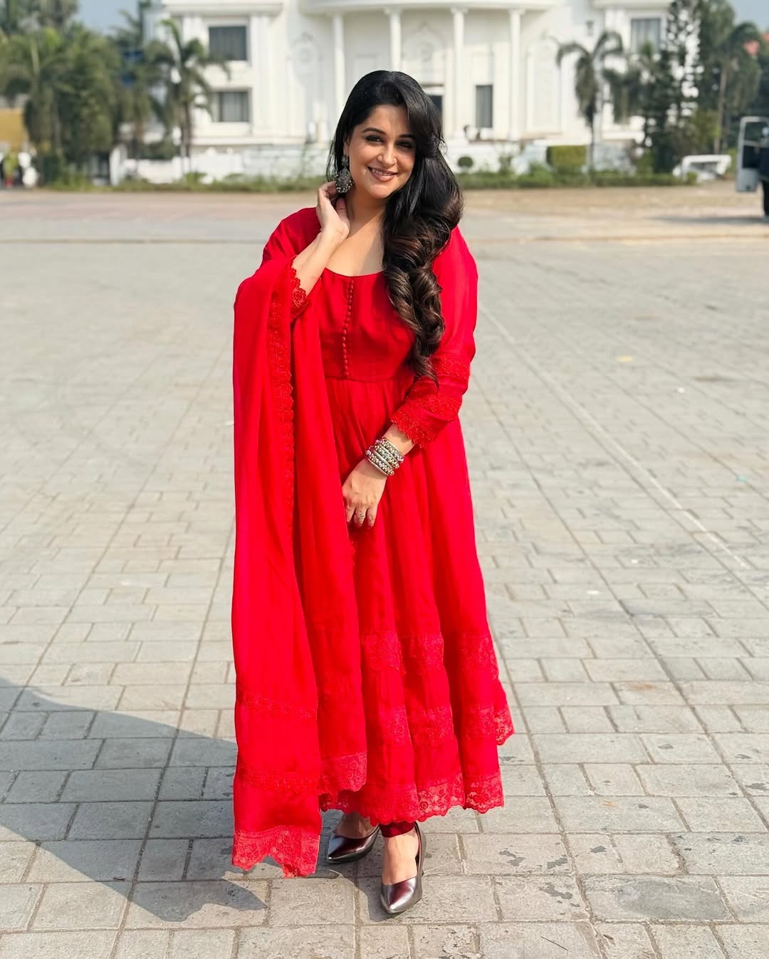 Dipika Kakar: Dipika, celebrated for her performances on screen, charges ₹2.3 lakh per week in Celebrity MasterChef Contestants.