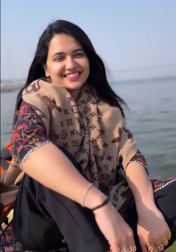 Kannada Actress Pavithra Gowda's Divine Journey at Maha Kumbh Melaa 2025