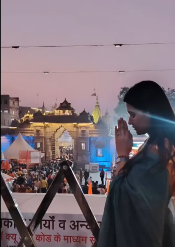 Kannada Actress Pavithra Gowda's Divine Journey at Maha Kumbh Melaa 2025