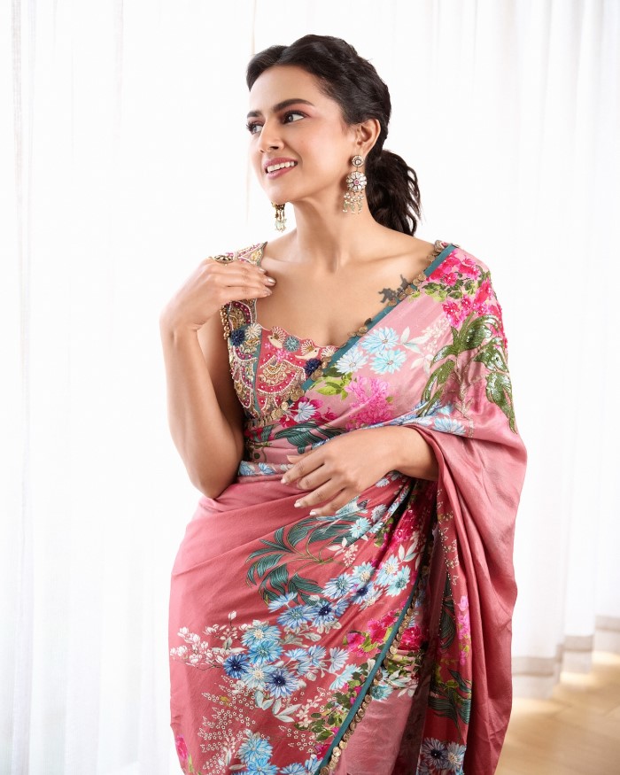 Shraddha Srinath traditional Saree Look