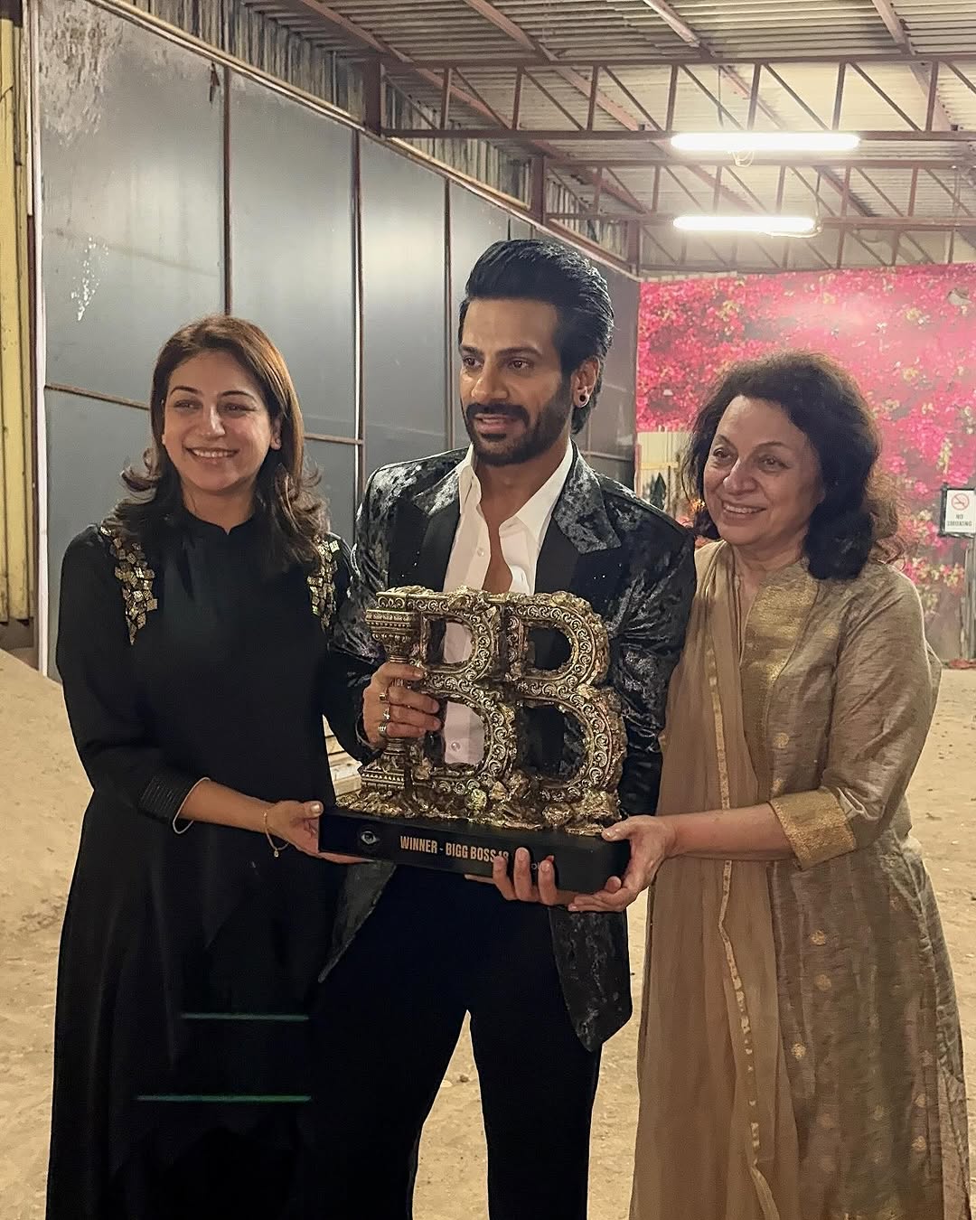 Karan Veer Mehra Celebrates Bigg Boss 18 Victory with His Mom and Sister