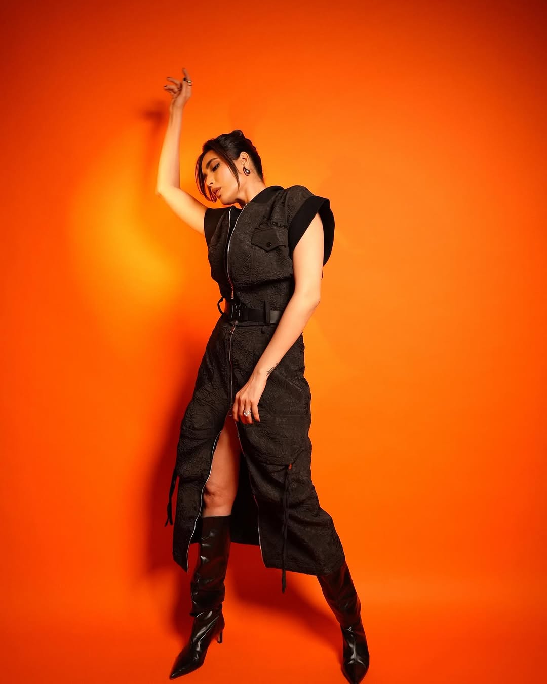 Karishma Stuns In Bold Black Ensemble With Striking Accessories