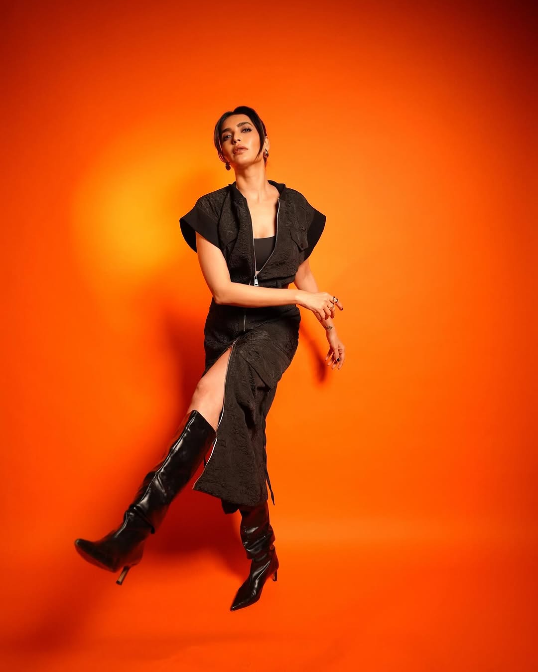 Karishma Stuns In Bold Black Ensemble With Striking Accessories