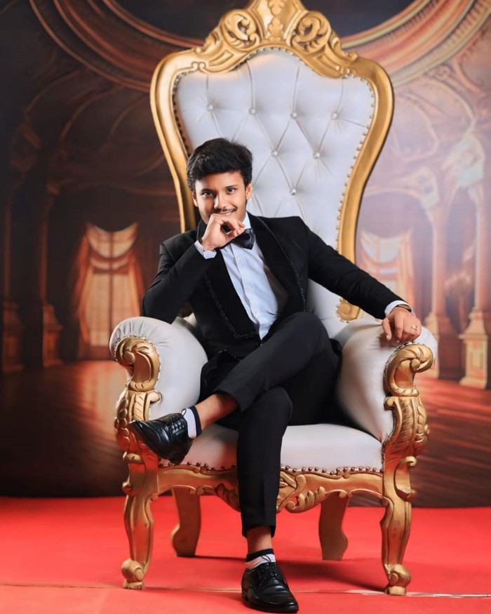 Bigg Boss Journey: MuthuKumaran's articulate debates and clear thinking significantly contributed to his success in Bigg Boss Tamil 8.