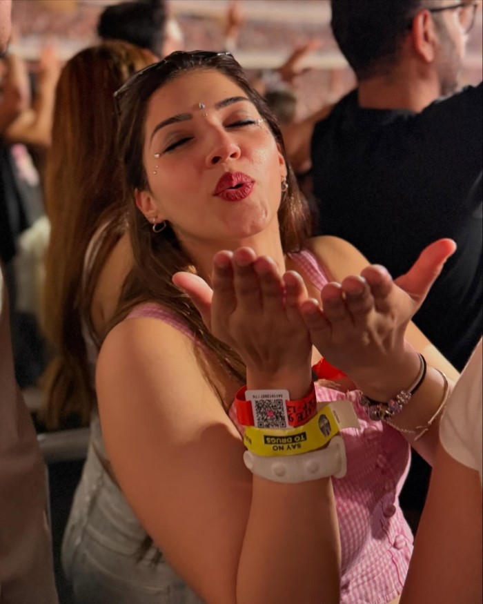 Mehreen Pirzada's Unforgettable Moments At The Coldplay Concert