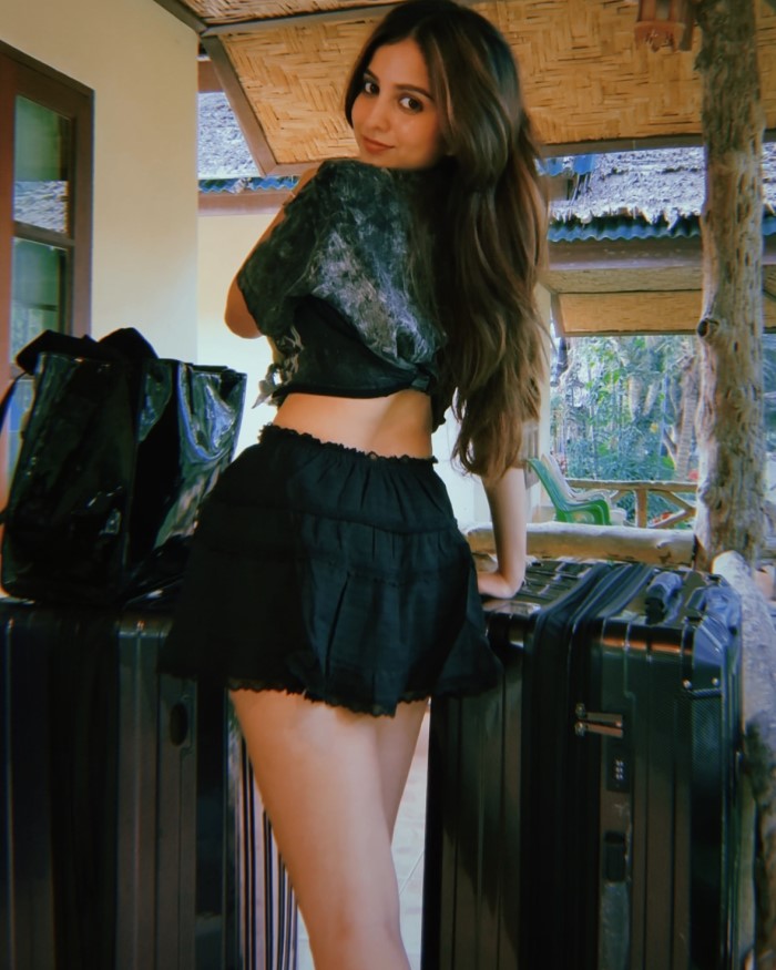 The printed crop top with artistic designs highlights her appreciation for unique and vibrant patterns.