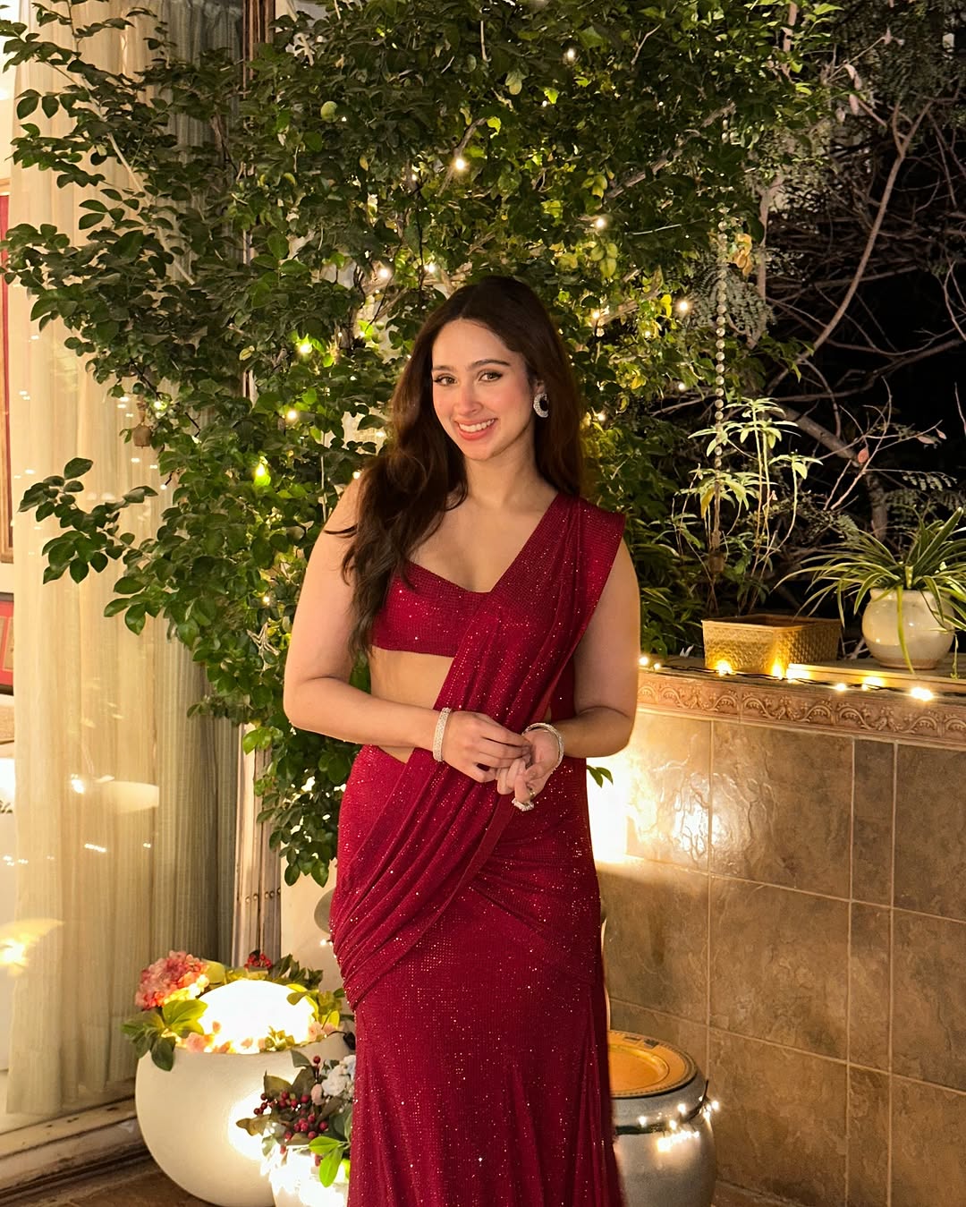 Pashmina Roshan Serving Looks In A Red Saree: Elegance Redefined