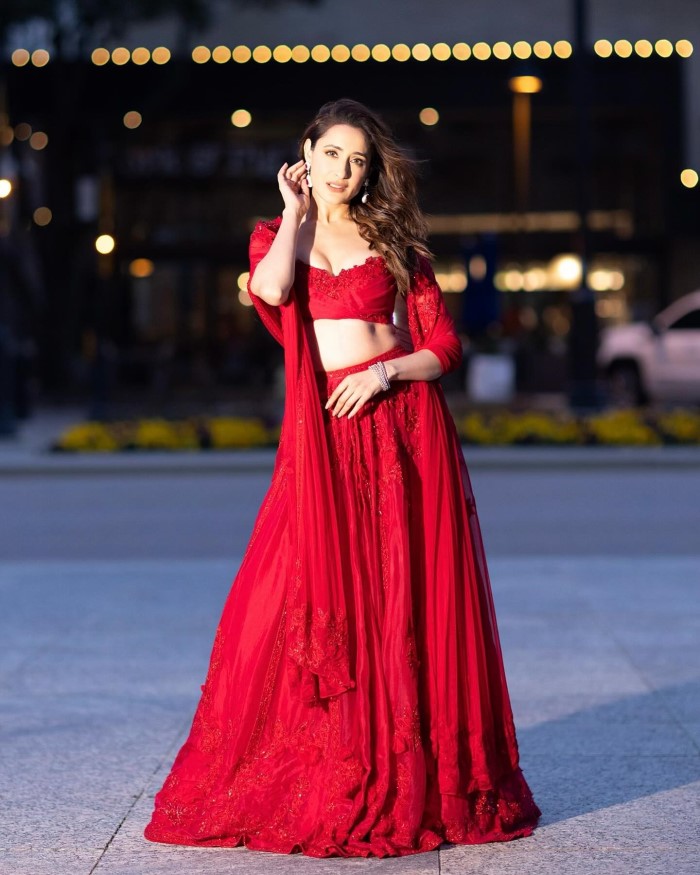 As a popular Bollywood actress, Pragya Jaiswal's fashionable outfit continues to inspire fans and set trends in ethnic fashion.