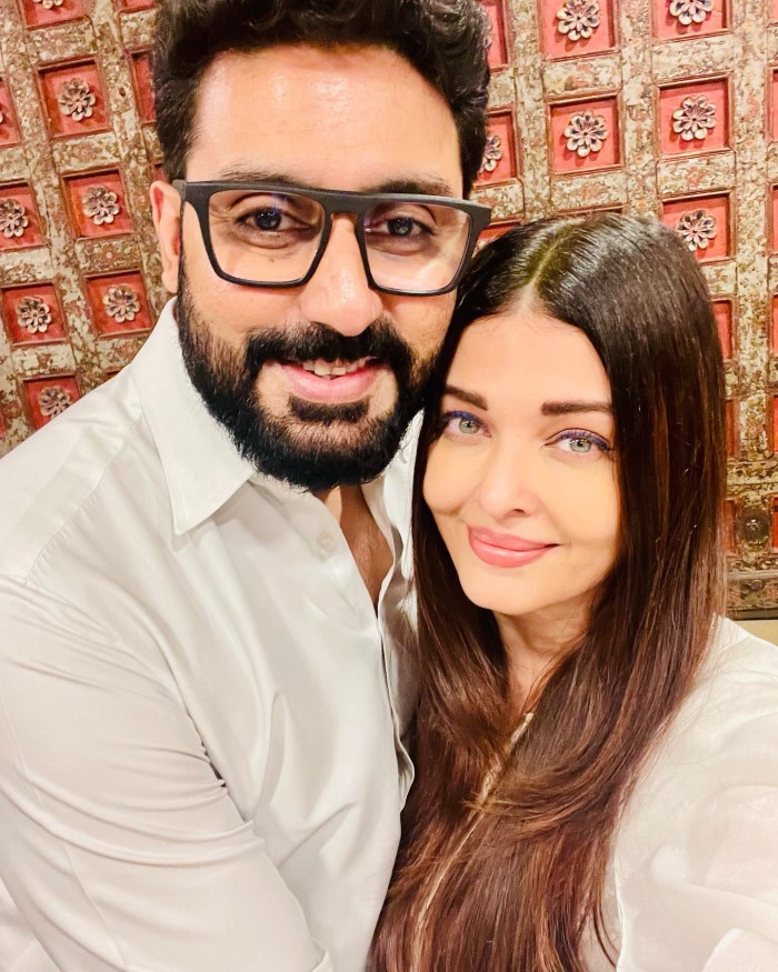 ऐश्वर्या राय का नाम भी इस लिस्ट में शामिल है। बताते चलें कि उन्होंने अमिताभ बच्चन के बेटे अभिषेक बच्चन के साथ में शादी की। लेकिन बहुत कम लोग जानते हैं कि ऐश्वर्या, अभिषेक बच्चन से 3 साल बड़ी है।