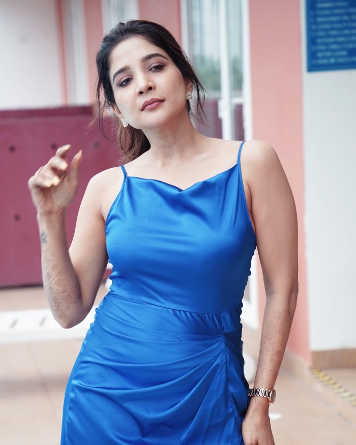 Sakshi Agarwal Shines In Blue For 
