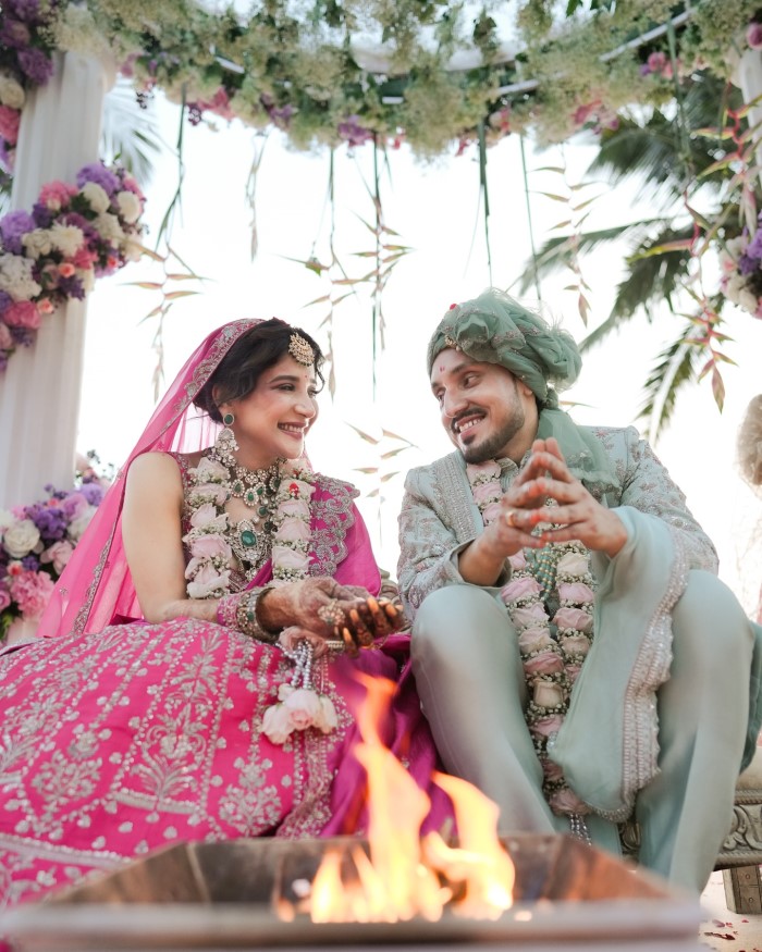On January 4, 2025, Sakshi Aggarwal tied the knot with her boyfriend Navneet in a traditional Hindu ceremony set against the picturesque shores of Goa.
