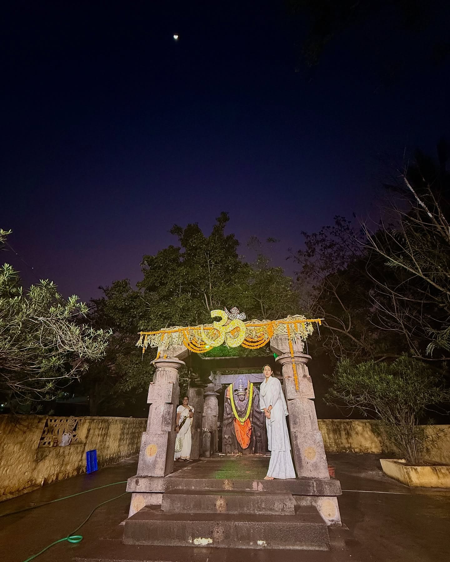 Sara Ali Khan Begins New Year 2025 With A Divine Visit To Srisailam Mallikarjun Jyotirlinga Temple.