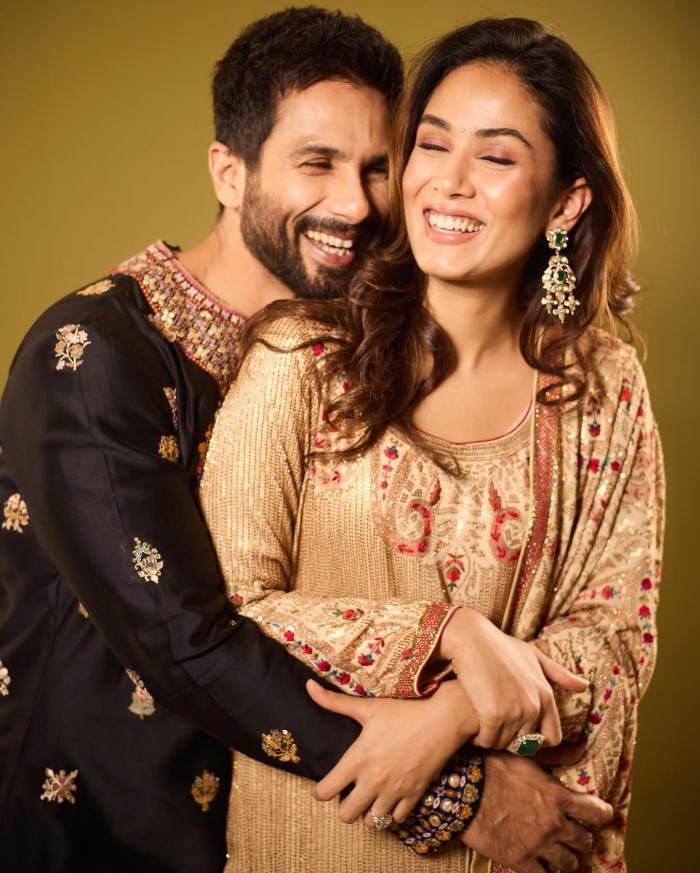 गौरी खान ने शाहिद कपूर और मीरा राजपूत के घर को भी डिजाइन किया हुआ है। घर के इंटीरियर को उन्होंने काफी ज्यादा प्यार बनाया है।