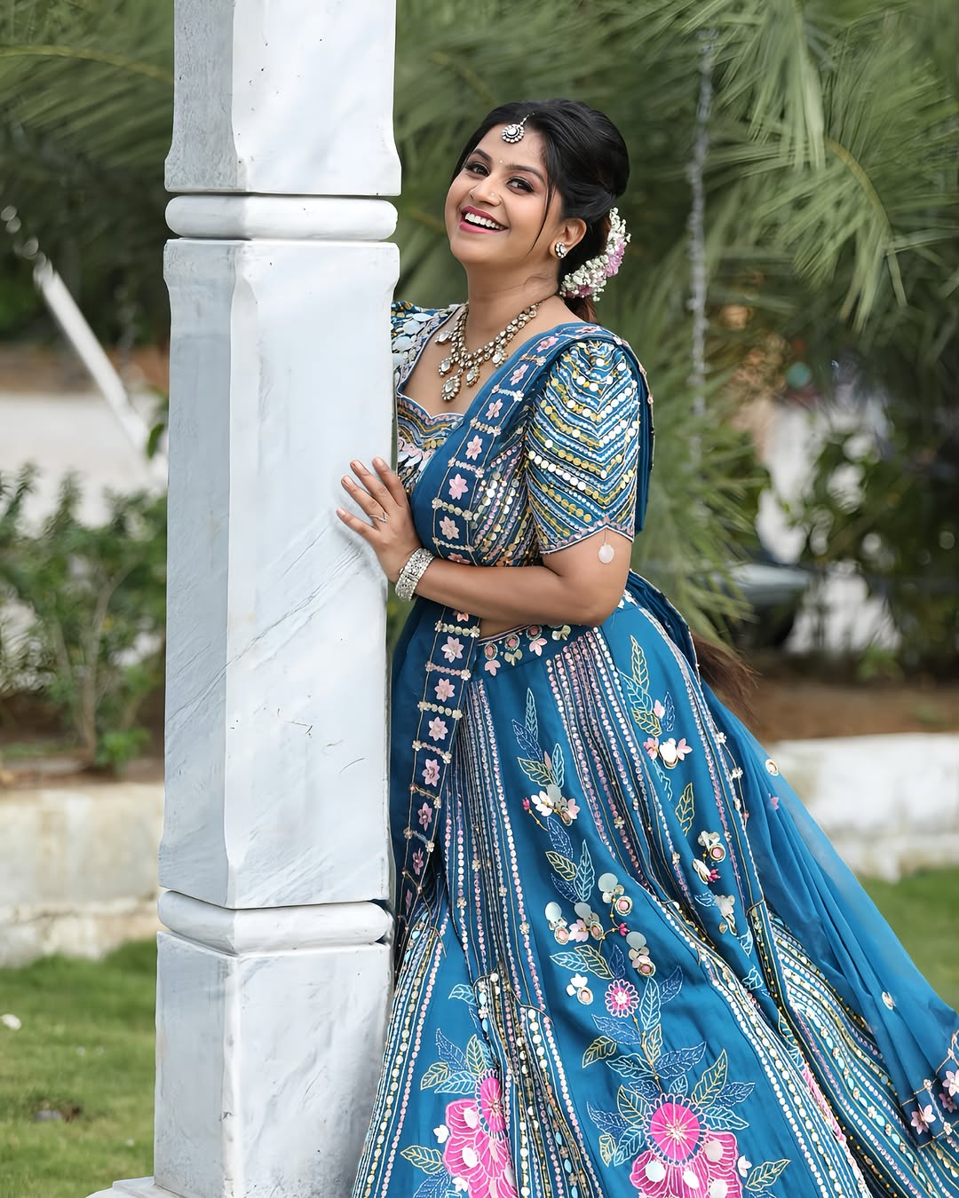 Anushree: One of the most popular and highest-paid anchors, Anushree is known for her vibrant personality and hosting prowess.