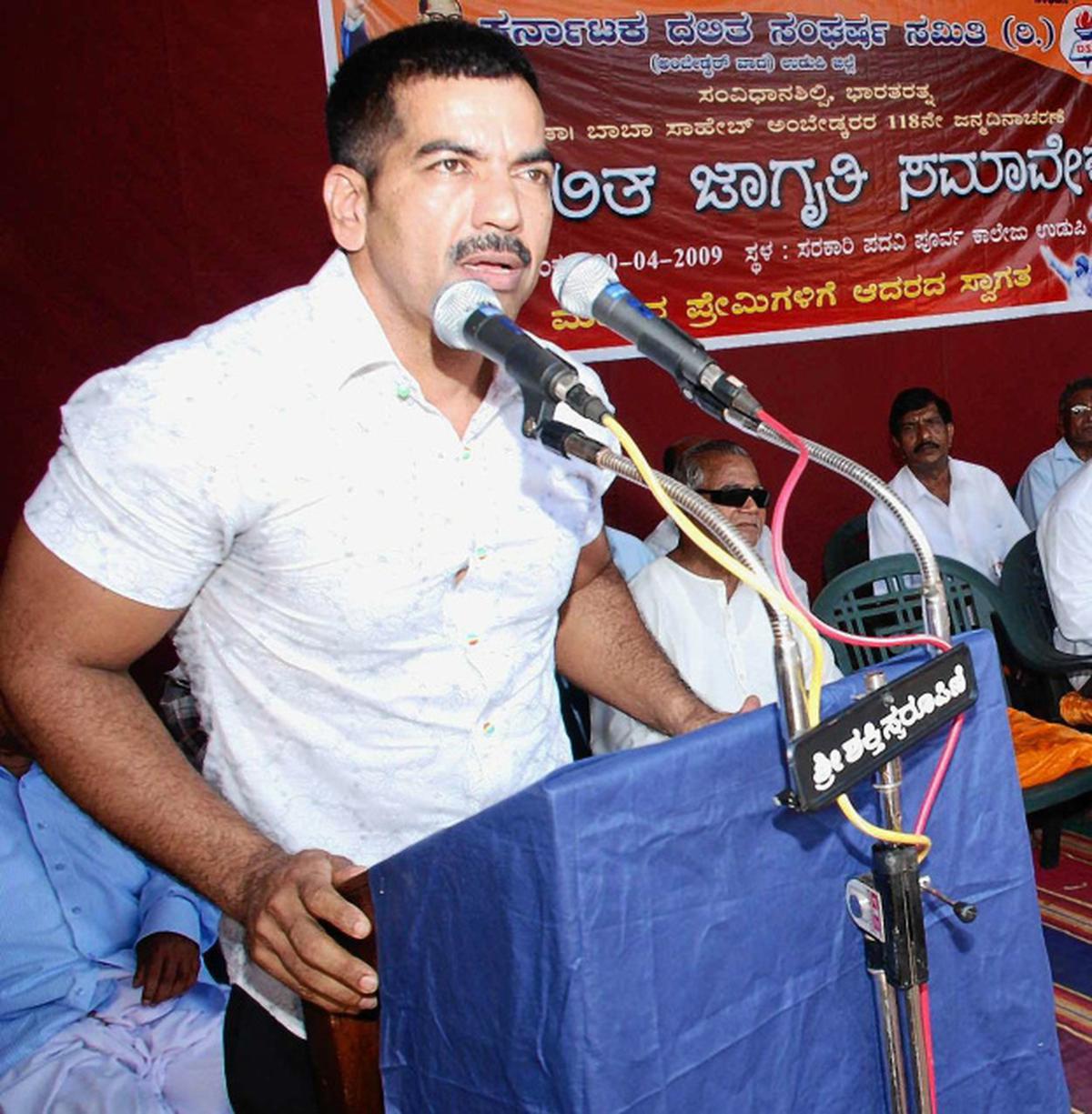 Who is Daya Nayak? Mumbai's Encounter Specialist Visits Saif Ali Khan's Bandra Home After Attack