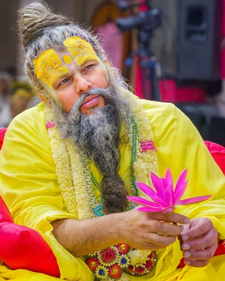 Who Is Premanand Ji Maharaj? The Spiritual Leader Who Blessed Anushka Sharma and Virat Kohli