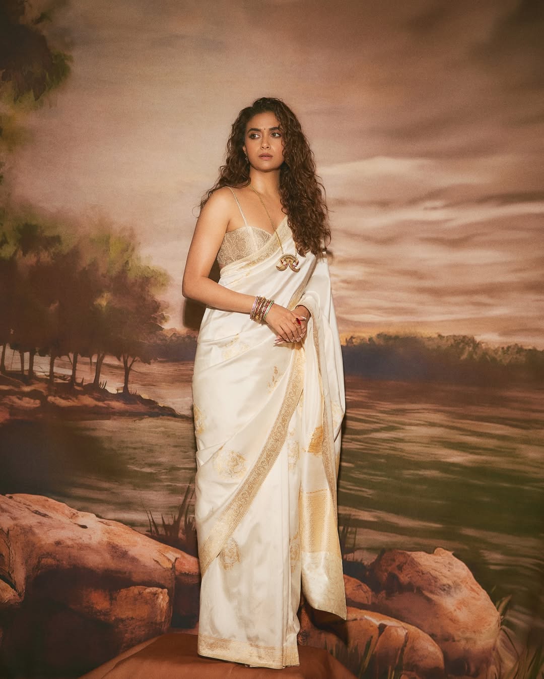 Actess Keerthy Suresh Looks Dreamy In An Ivory Saree Check Out Pics