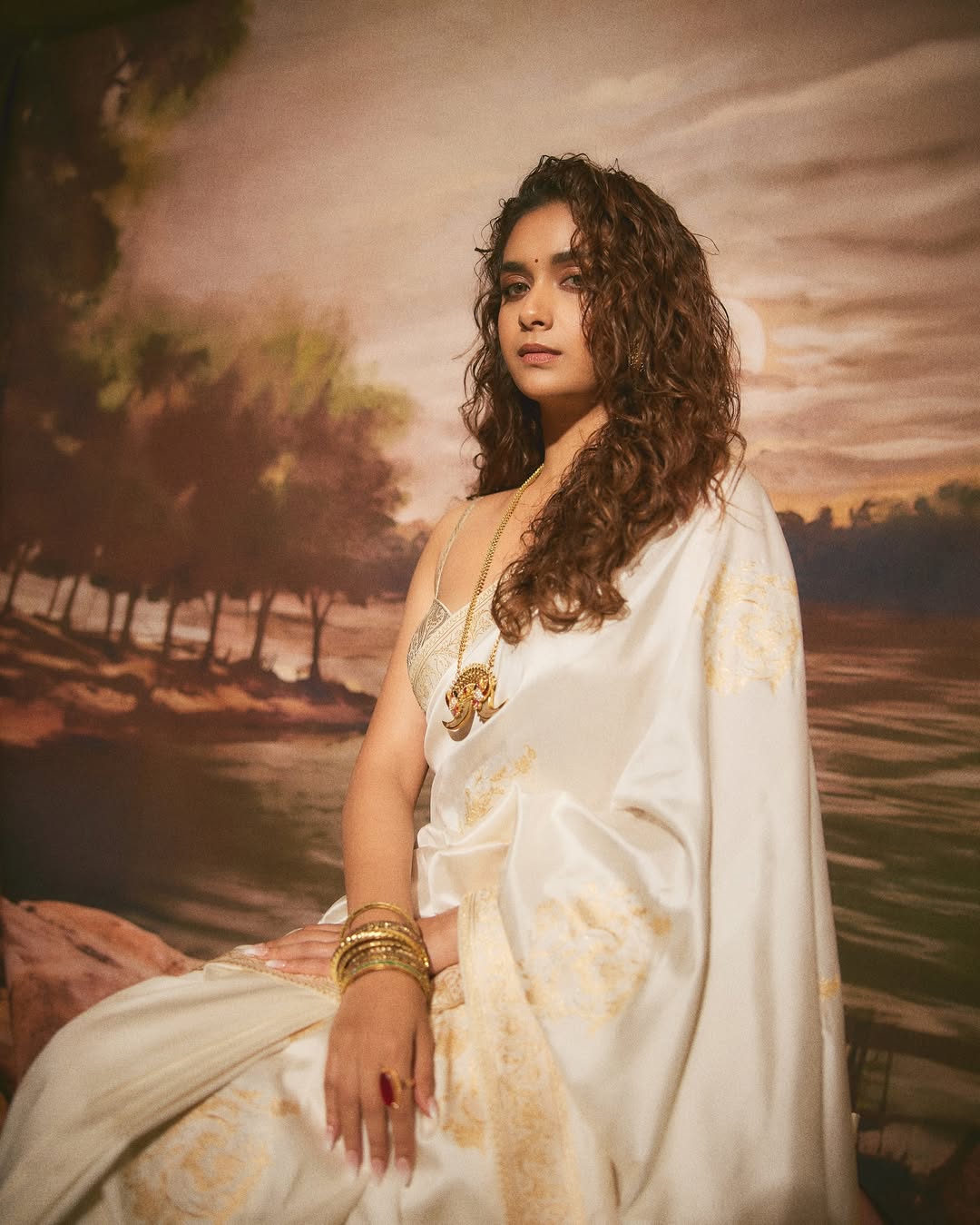 Actess Keerthy Suresh Looks Dreamy In An Ivory Saree Check Out Pics
