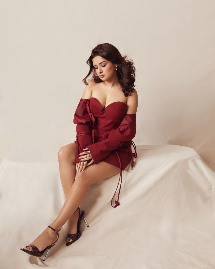 Actress Avneet Kaur's Stunning Fashion In Bold Red Co-ord Set - Filmibeat