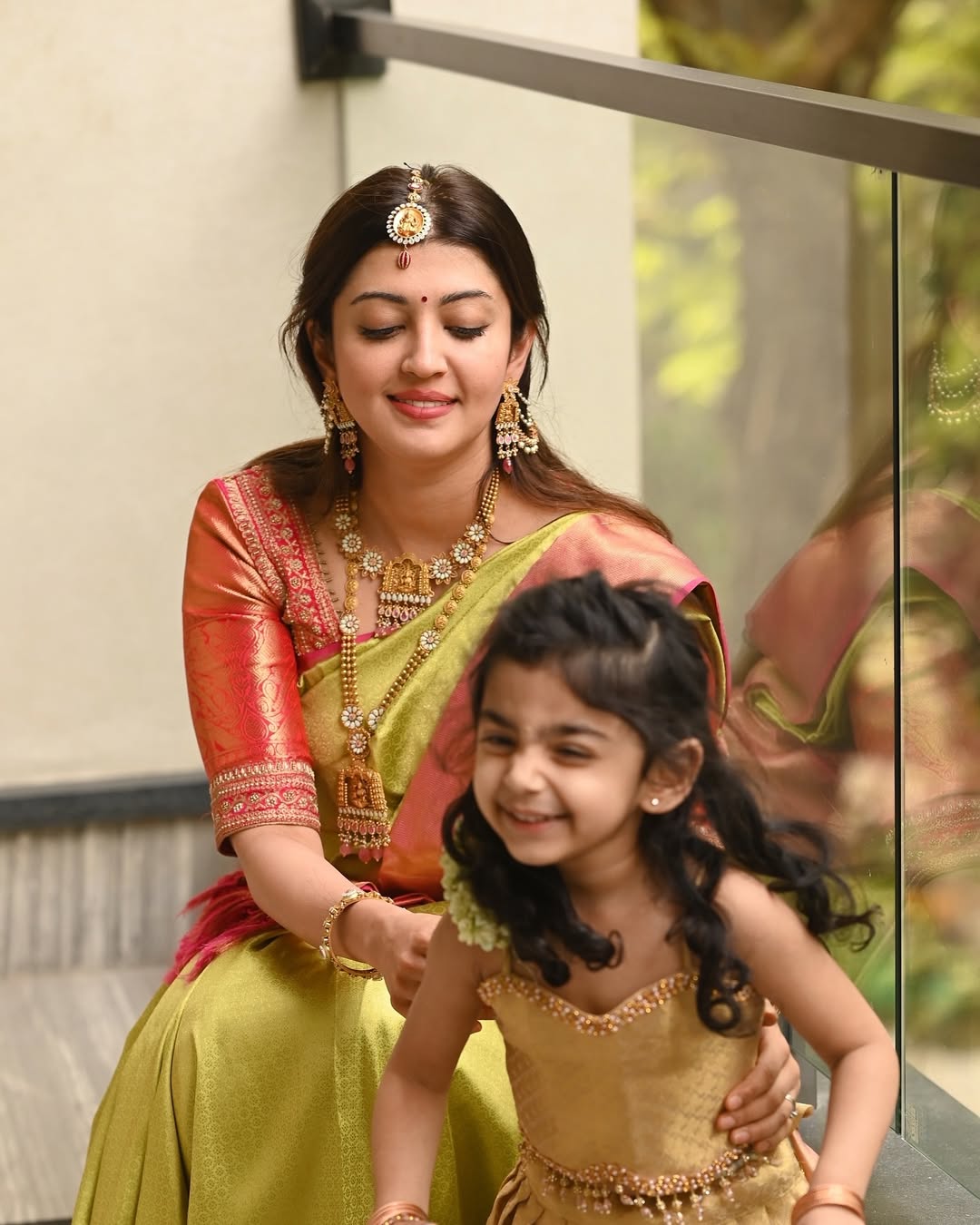 Actress Pranitha Subhash latest photos with her daughter Arna goes viral