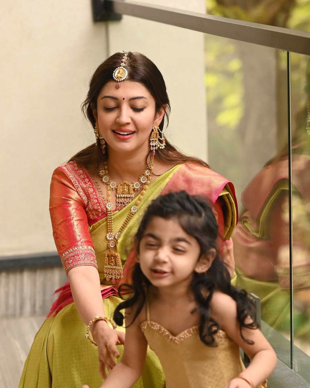 Actress Pranitha Subhash latest photos with her daughter Arna goes viral
